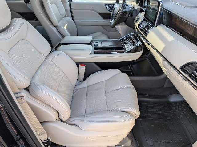 Used 2021 Blue Lincoln Reserve image 23
