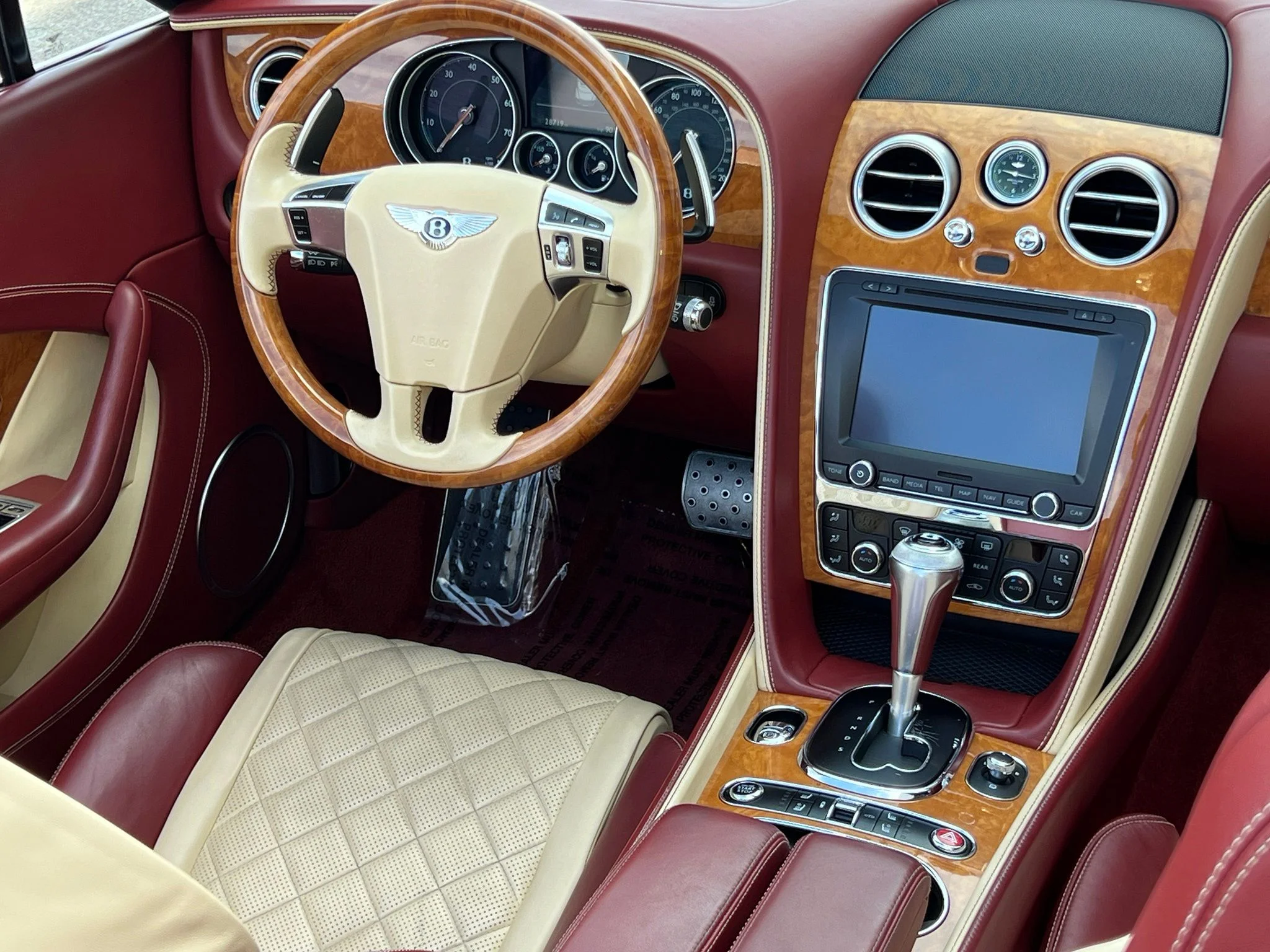Used 2017 Gold Bentley W12 image 21