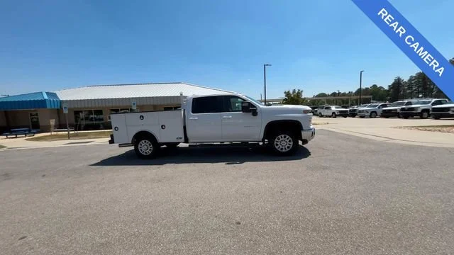 Used 2025 Summit White Chevrolet LT image 6