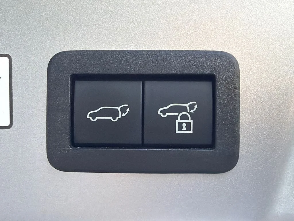 Used 2025  Toyota Limited image 19