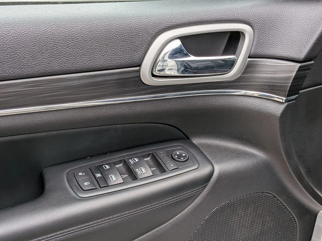 Used 2020 White Jeep Limited image 12