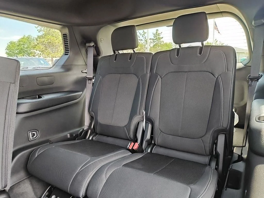New 2026 Baltic Gray Metallic Clearcoat Jeep Laredo image 31