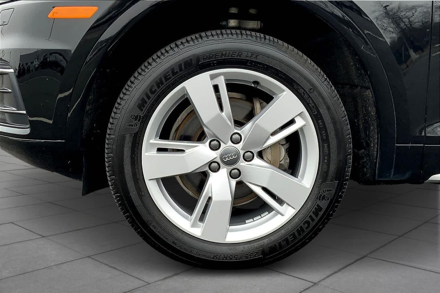 Used 2019 Mythos Black Metallic Audi Premium Plus image 11