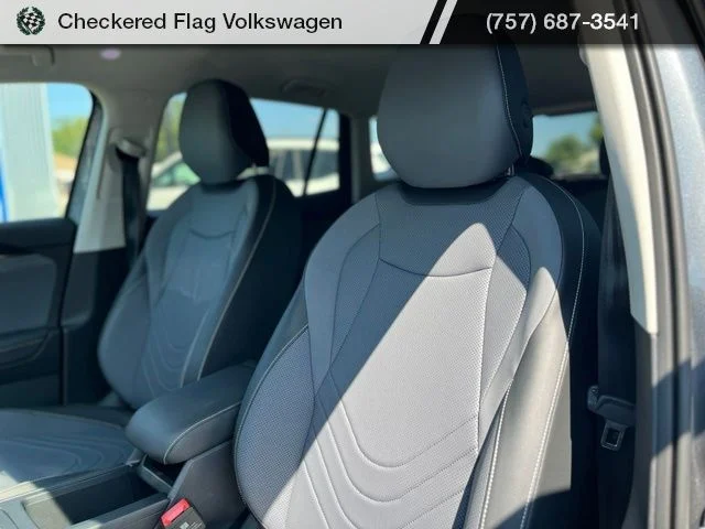Used 2025 Platinum Gray Metallic Volkswagen 2.0T SE image 17