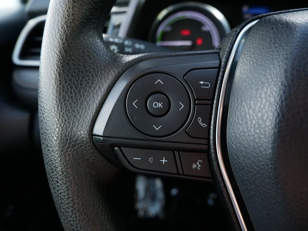 Used 2020 Silver Toyota LE image 17