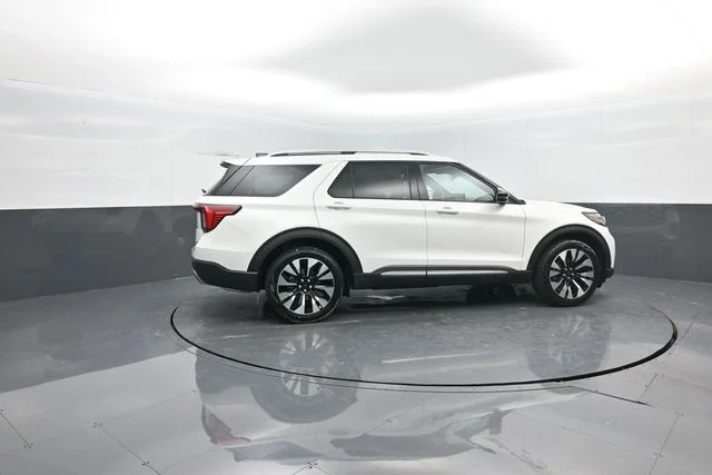 New 2026 Star White Metallic Tri-Coat Ford Platinum™ image 8