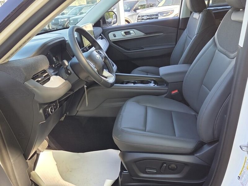 New 2026 Star White Metallic Tri-Coat Ford Active image 6