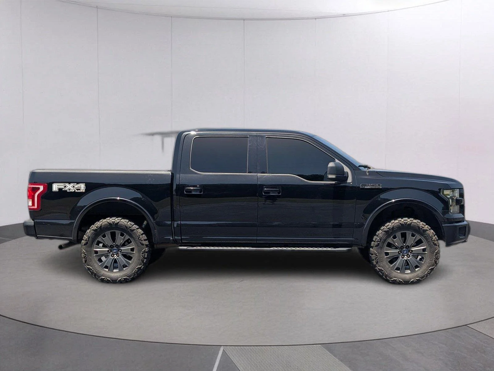 Used 2016 Shadow Black Ford XLT image 7