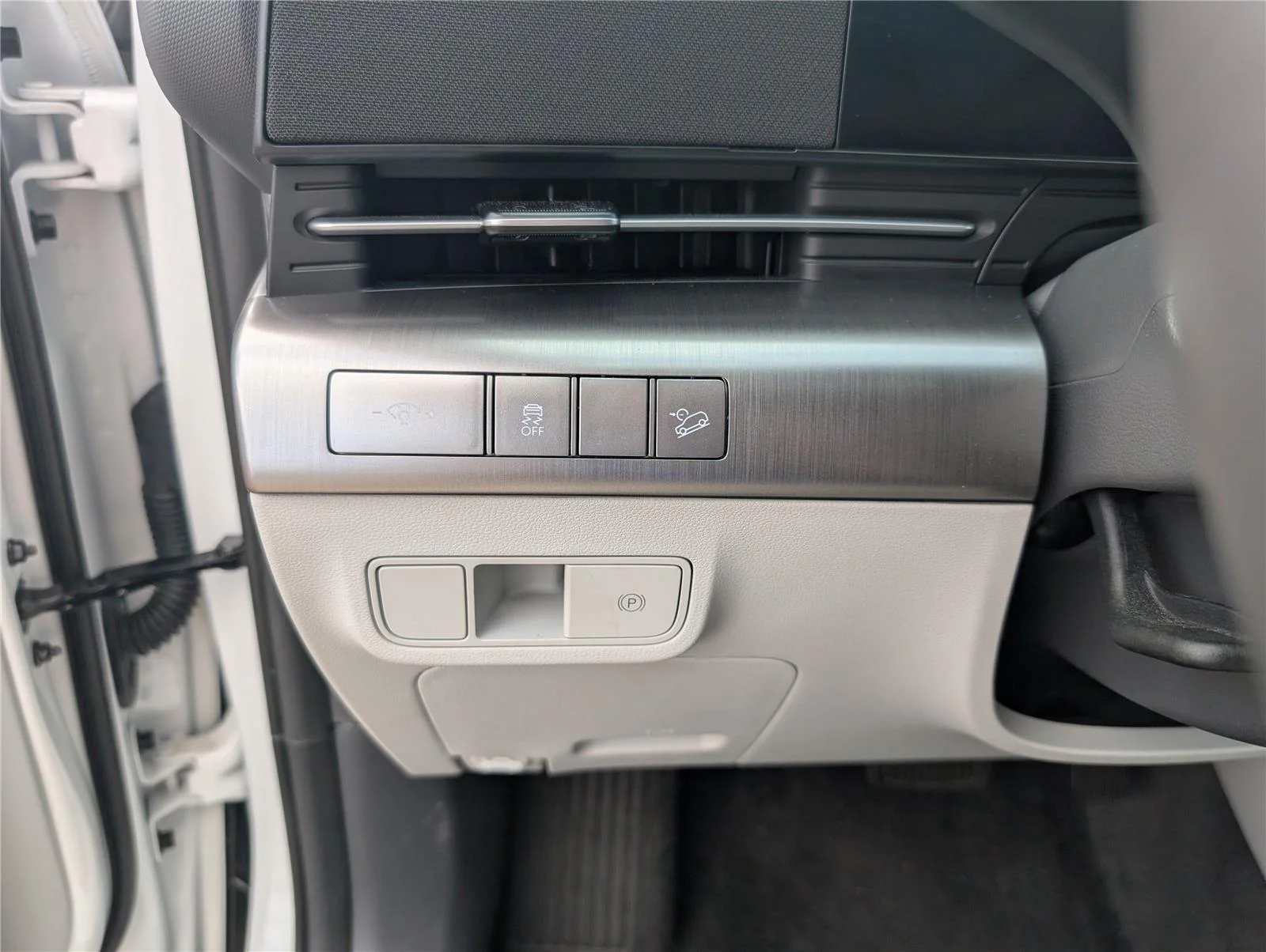 Used 2025 Atlas White Hyundai SEL image 26
