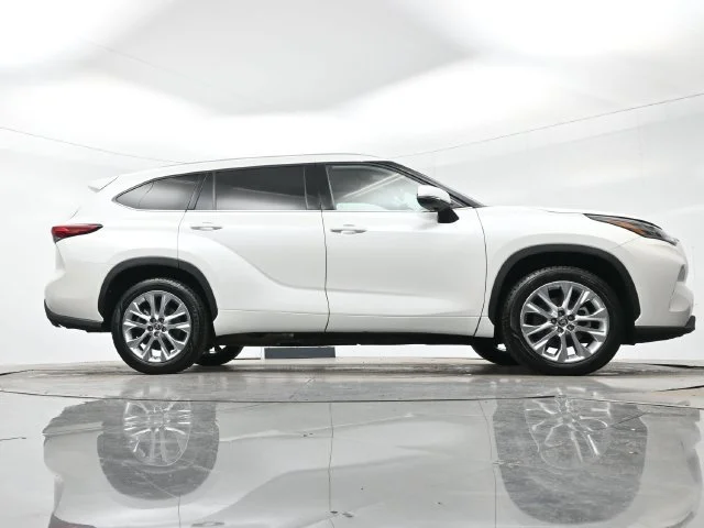 Used 2021 Blizzard Pearl Toyota Limited image 31