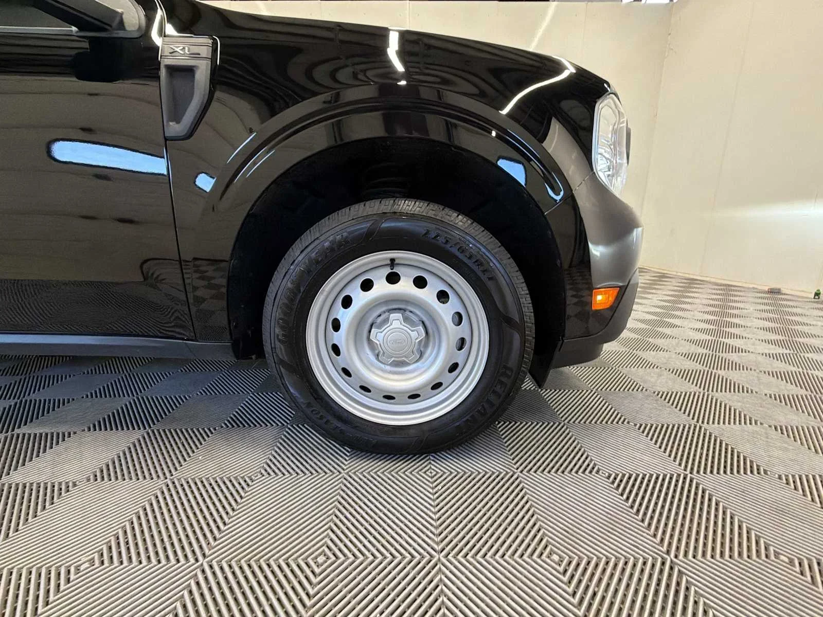 Used 2024 Shadow Black Ford XL image 18