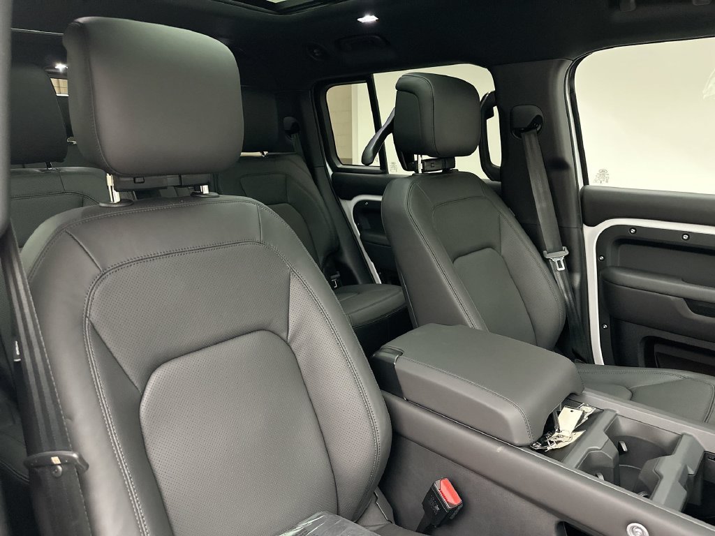 New 2026 Fuji White Land Rover X-Dynamic SE image 6