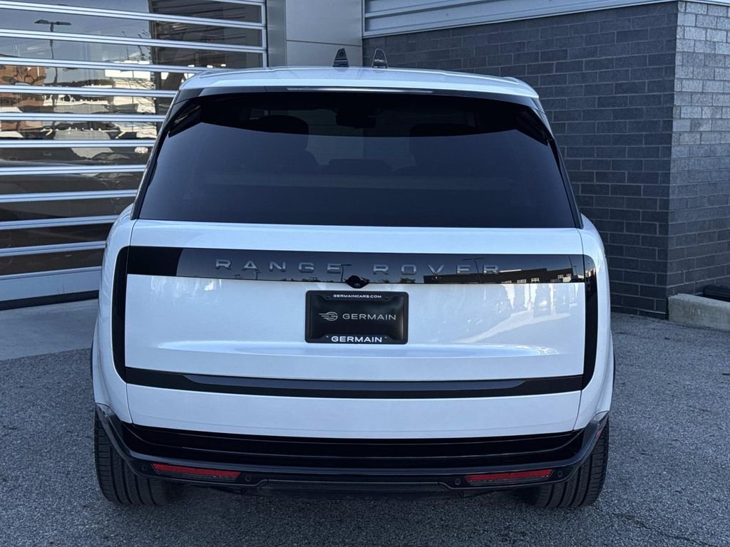 Certified Used 2024 Icy White SV Bespoke Special Effect Gloss Land Rover Autobiography image 5