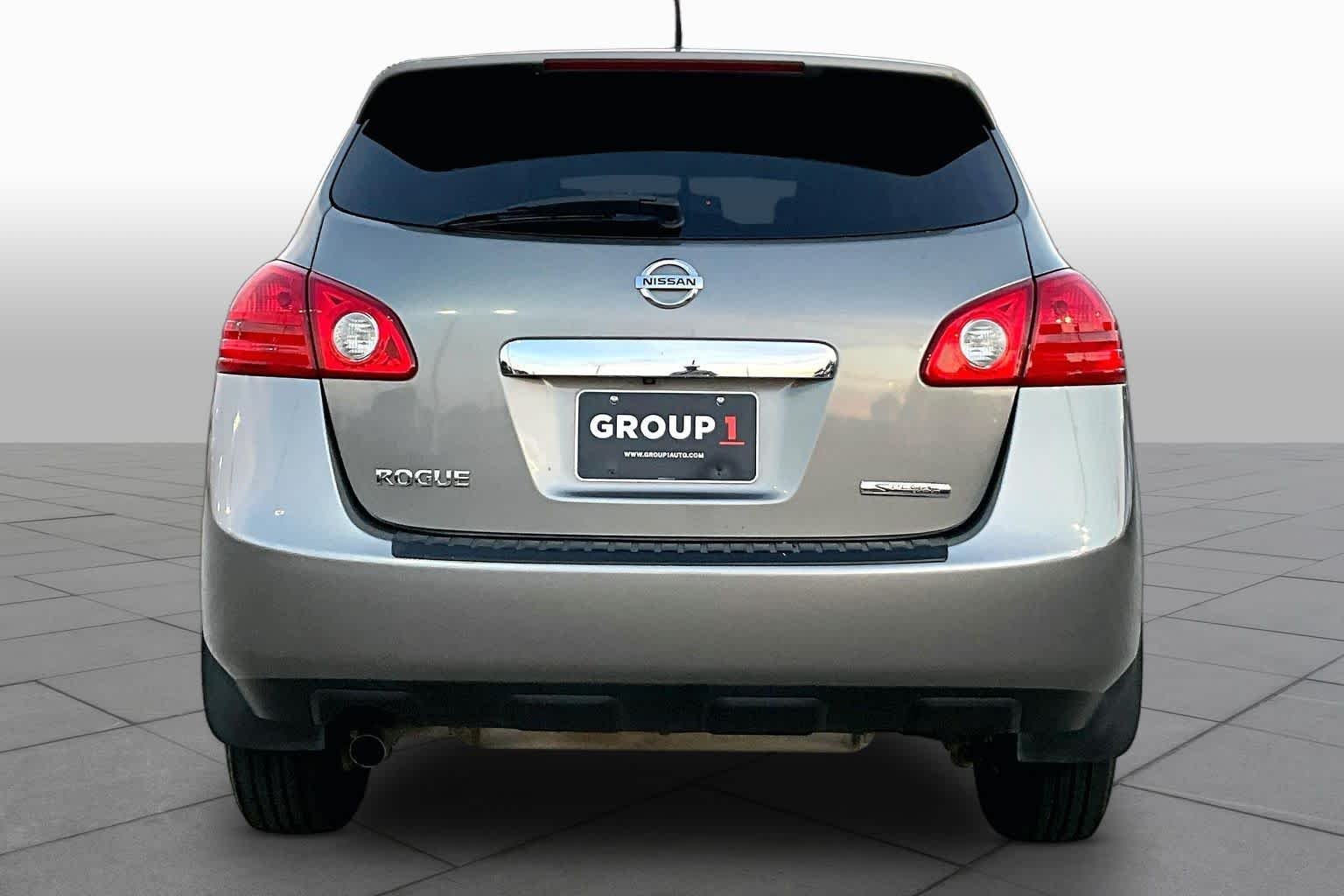 Used 2012 Platinum Graphite Nissan S image 5