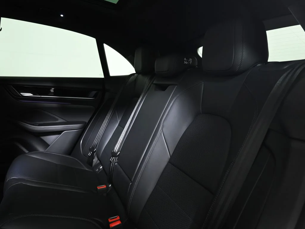 2026 Porsche Macan Base - Photo 37