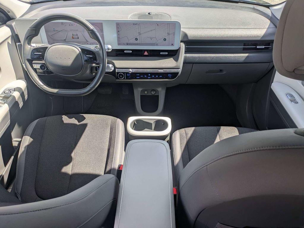 New 2023 Black Hyundai SE image 15