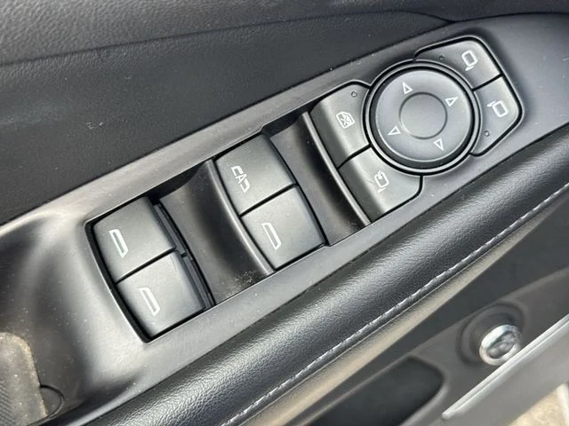 Used 2020 White Frost Tricoat Buick FWD 4dr Avenir image 28