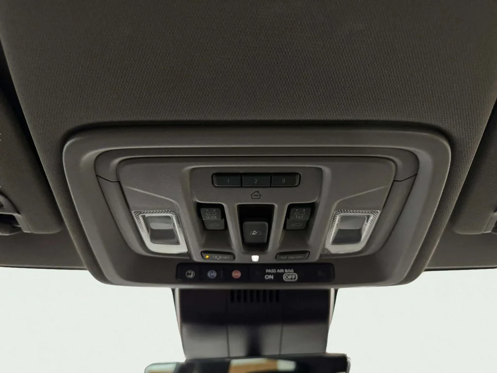Used 2023 Onyx Black GMC Denali image 25