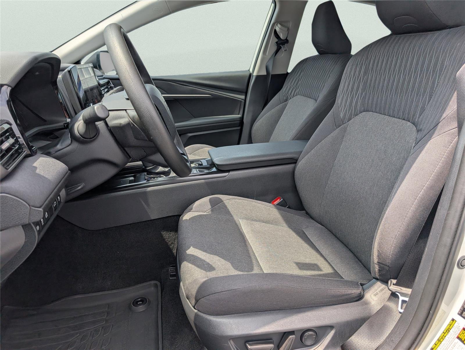 Used 2025 Ice Cap Toyota LE image 11