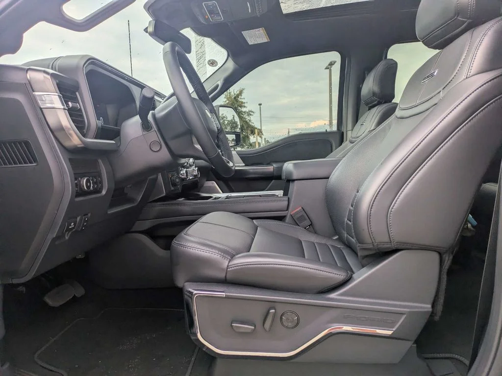 2026 Ford F-250 Super Duty Platinum - Photo 13