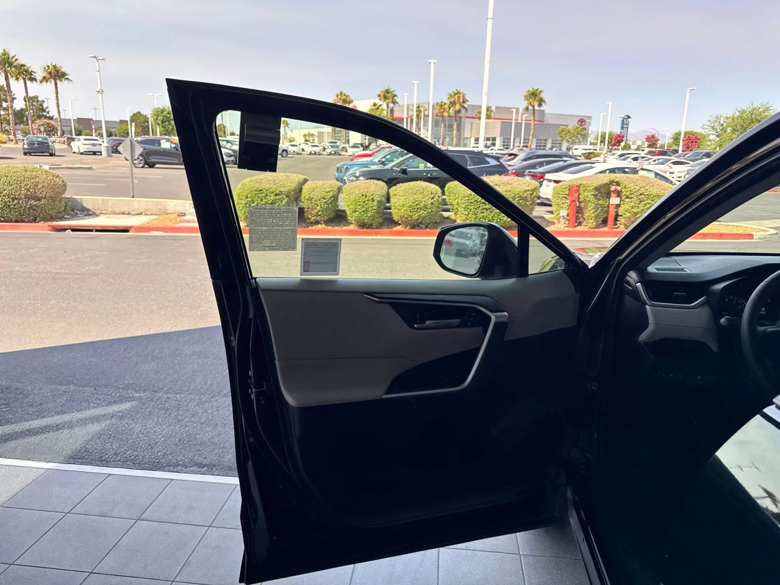 Used 2020 Midnight Black Metallic Toyota XLE Premium image 15