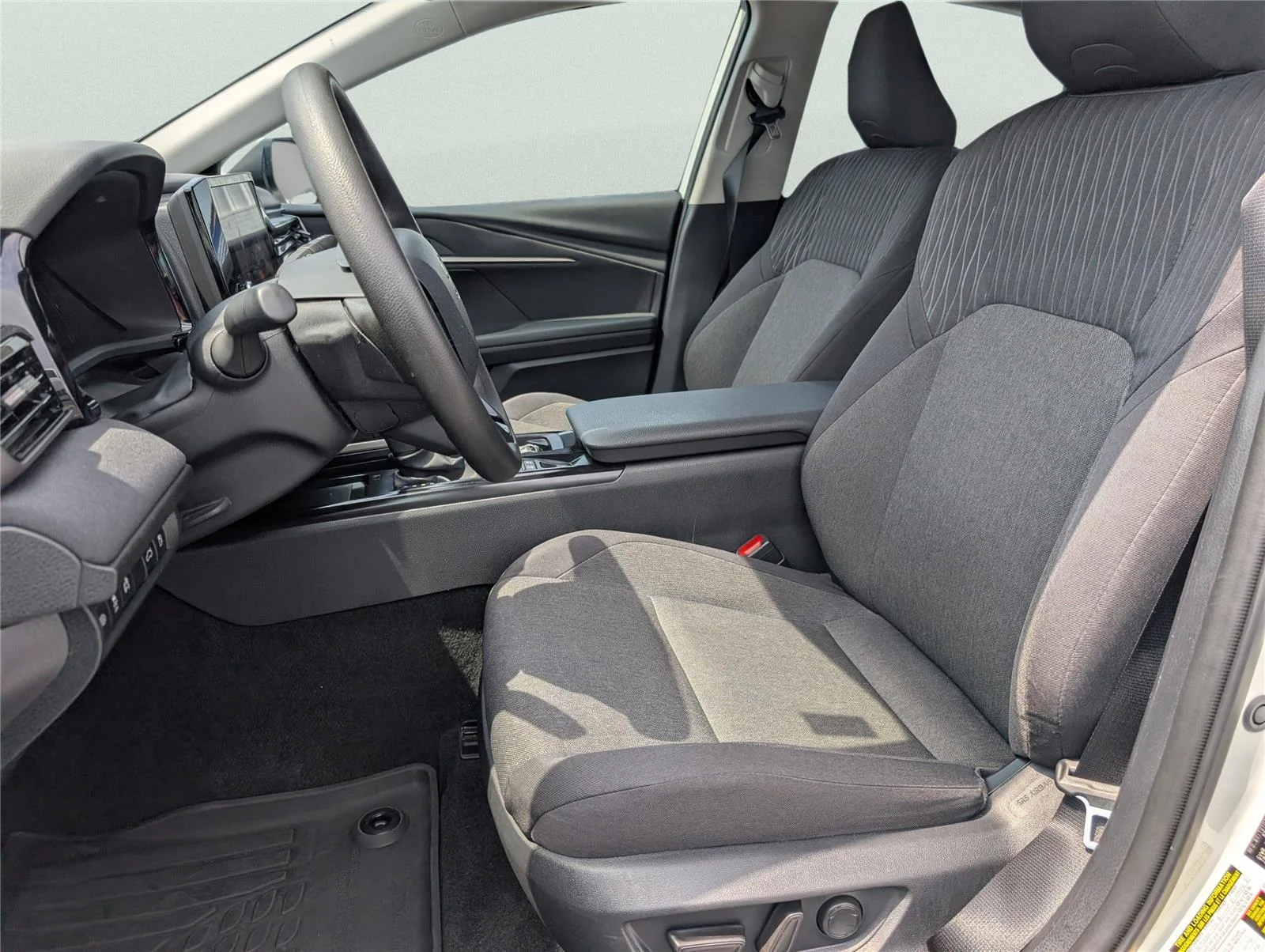 Used 2025 Ice Cap Toyota LE image 11