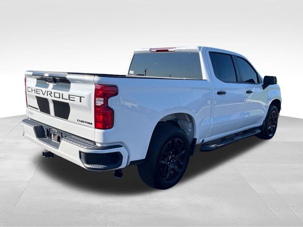 Used 2025 White Chevrolet Custom image 5