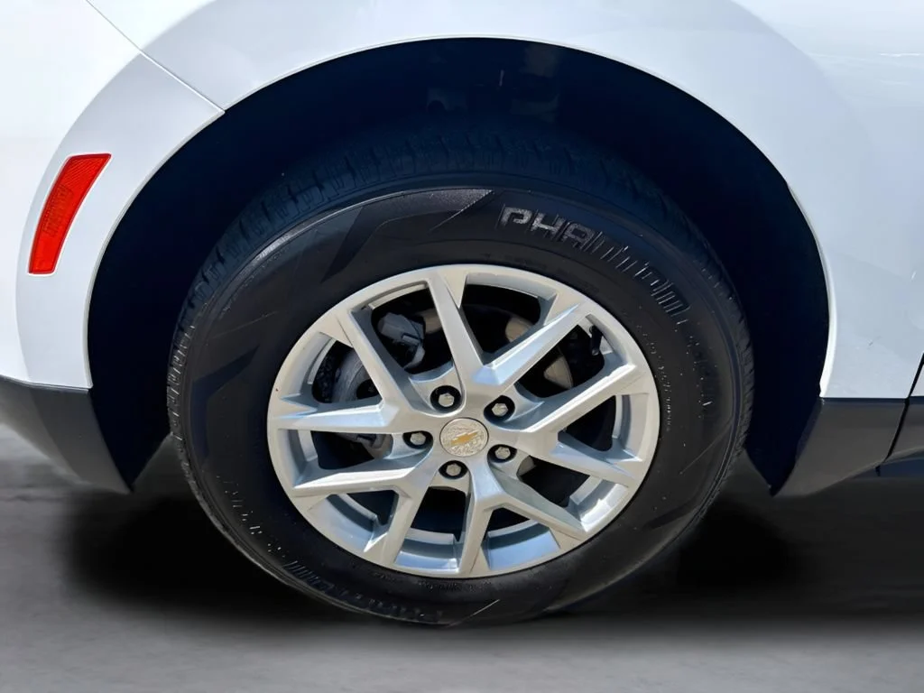 Used 2024 Summit White Chevrolet LT image 35