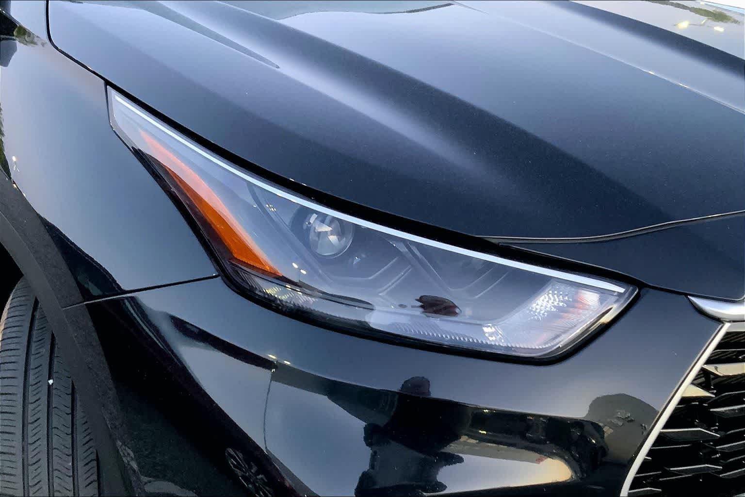 Used 2022 Midnight Black Metallic Toyota Hybrid XLE image 26