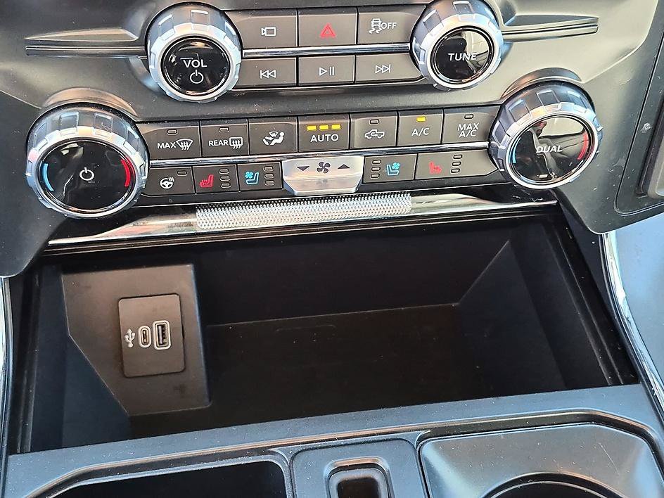 Used 2025 Blue Metallic Ford LARIAT image 25