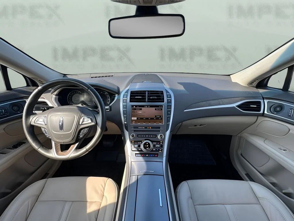 Used 2019 White Lincoln Reserve image 13