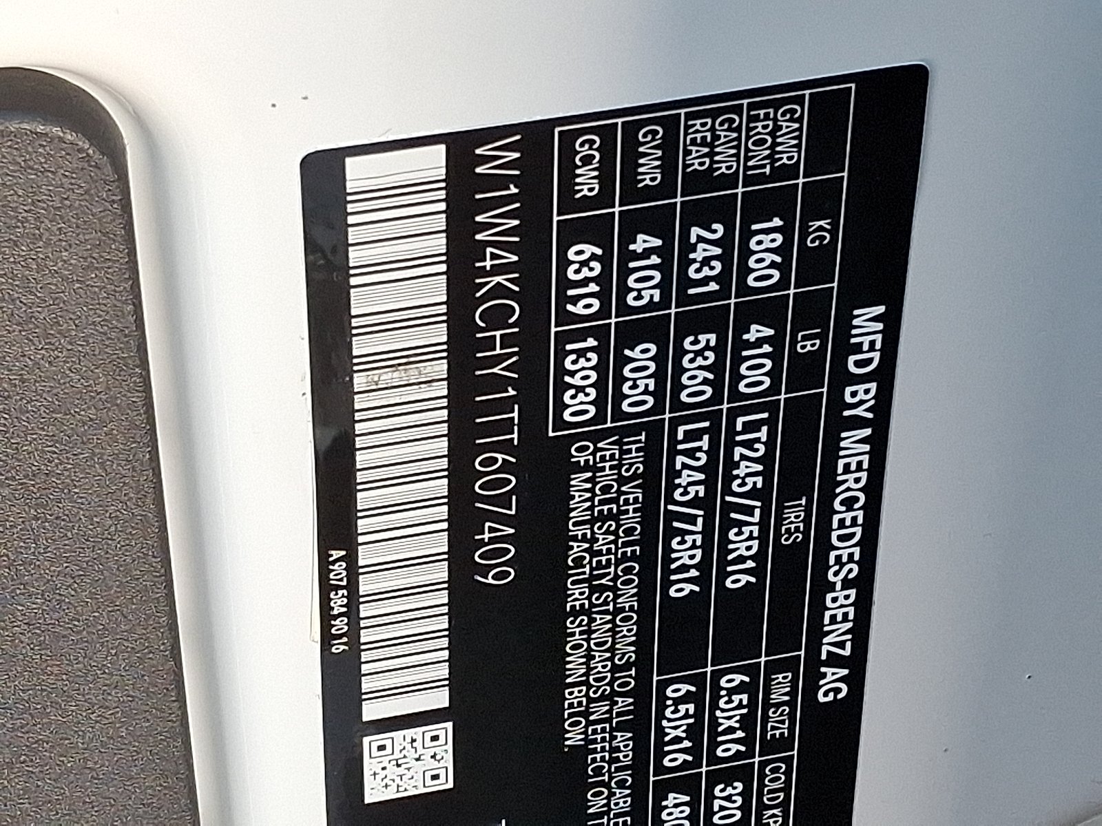 New 2026 Arctic White Mercedes-Benz High Roof 4-Cyl Diesel image 18