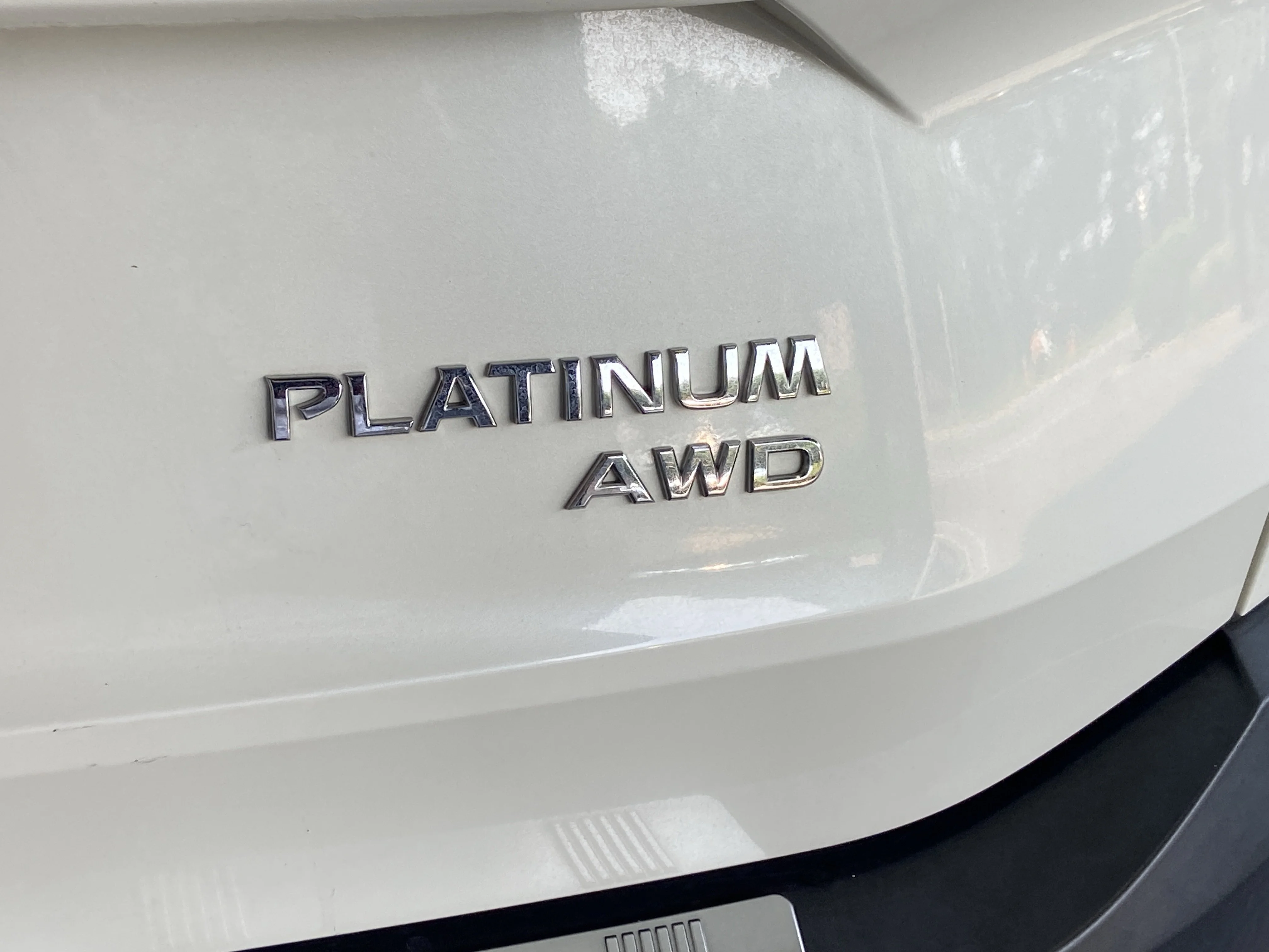 Used 2022 Pearl White Tricoat Nissan  image 33