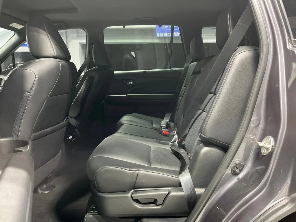 Certified Used 2019 Modern Steel Metallic Honda Touring image 31