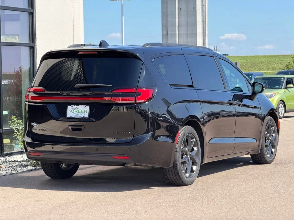 Used 2025 Black Chrysler Limited image 5