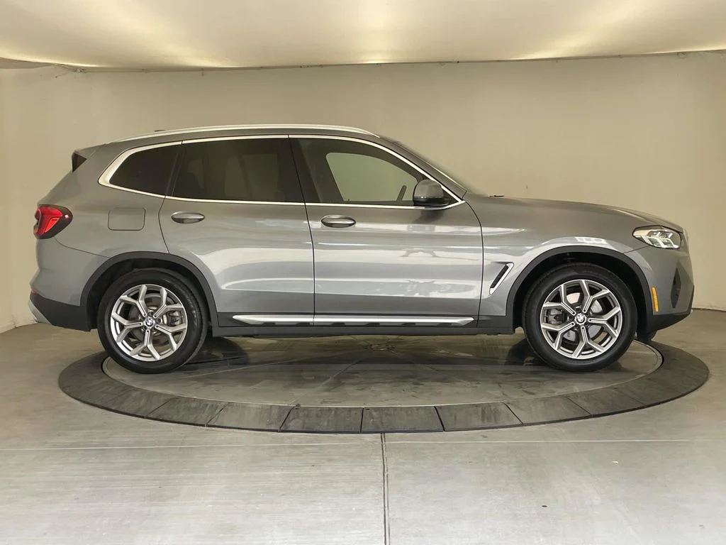 Used 2023 Gray BMW xDrive30i image 6