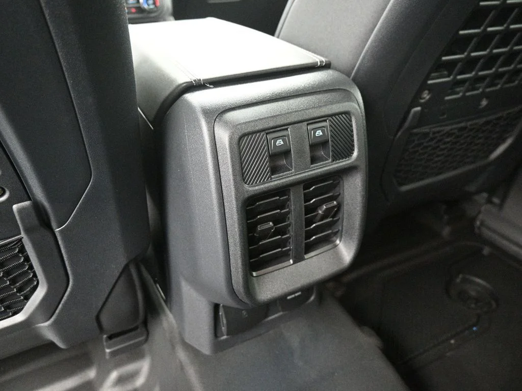 New 2025 Marsh Gray Ford Badlands image 18