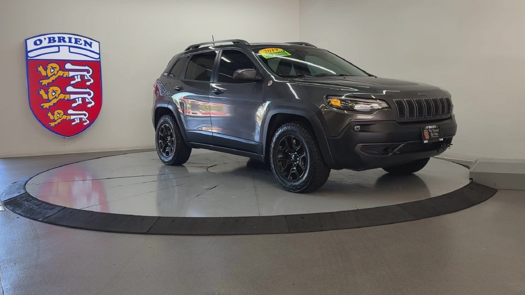 Used 2019 Crystal Metallic Jeep Trailhawk image 2