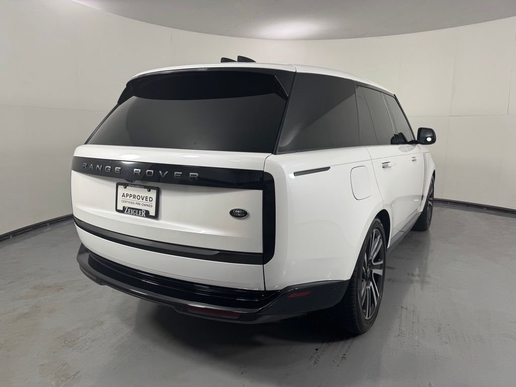 Certified Used 2023 Ostuni White Pearl Land Rover SE image 6