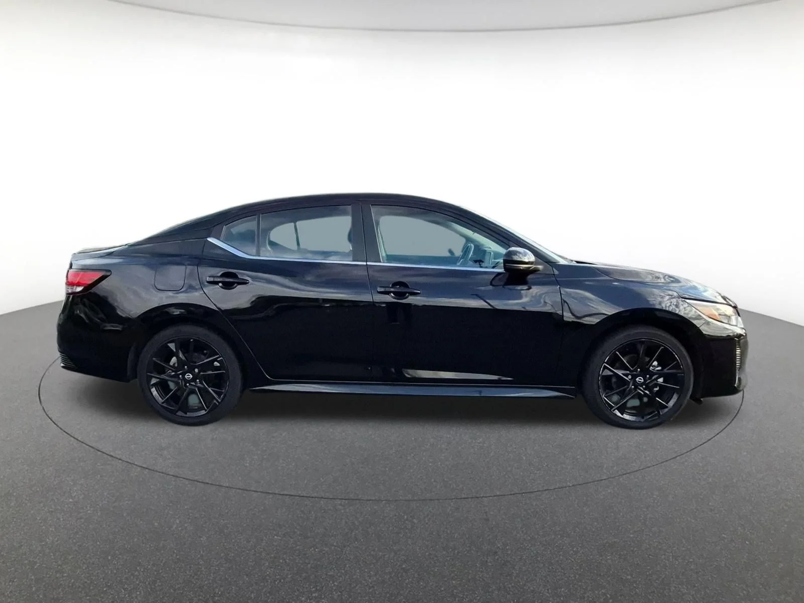 Used 2025 Super Black Nissan SR image 4