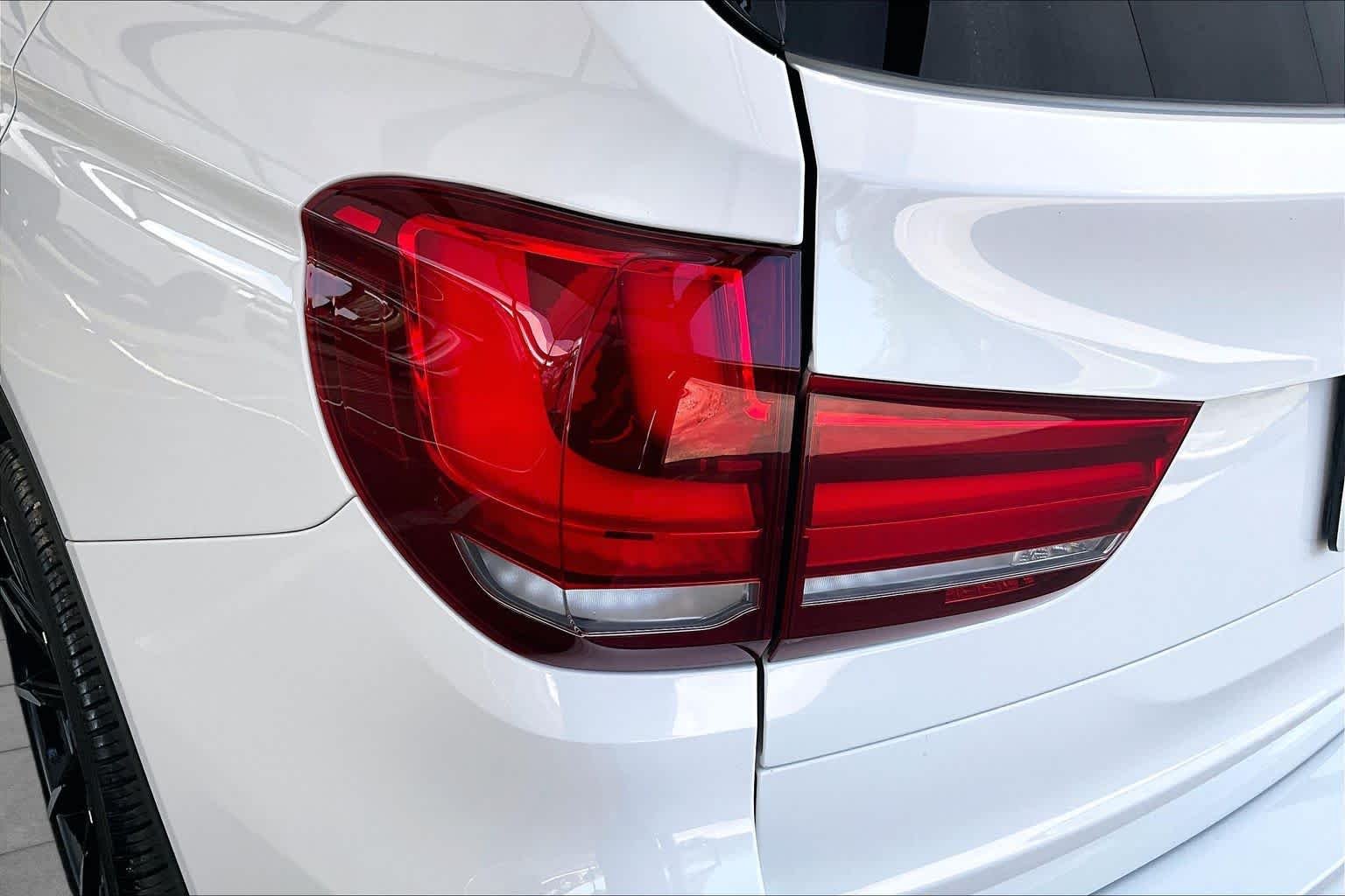 Used 2017 Alpine White BMW sDrive35i image 29