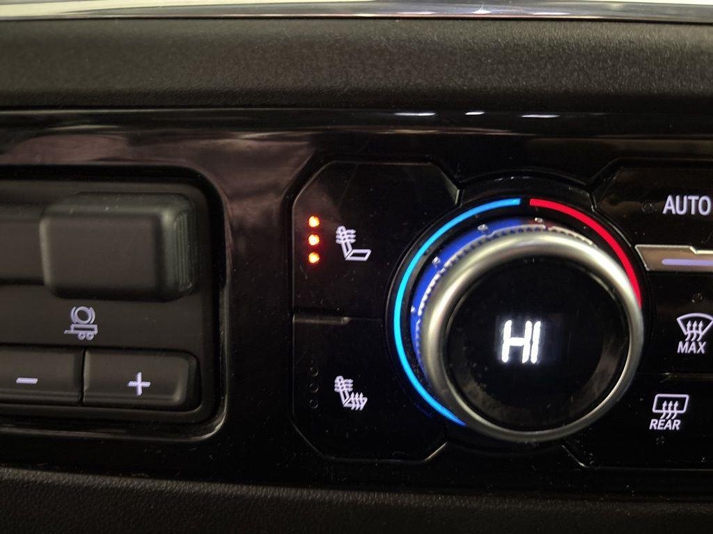 Used 2024 Onyx Black GMC SLE image 10