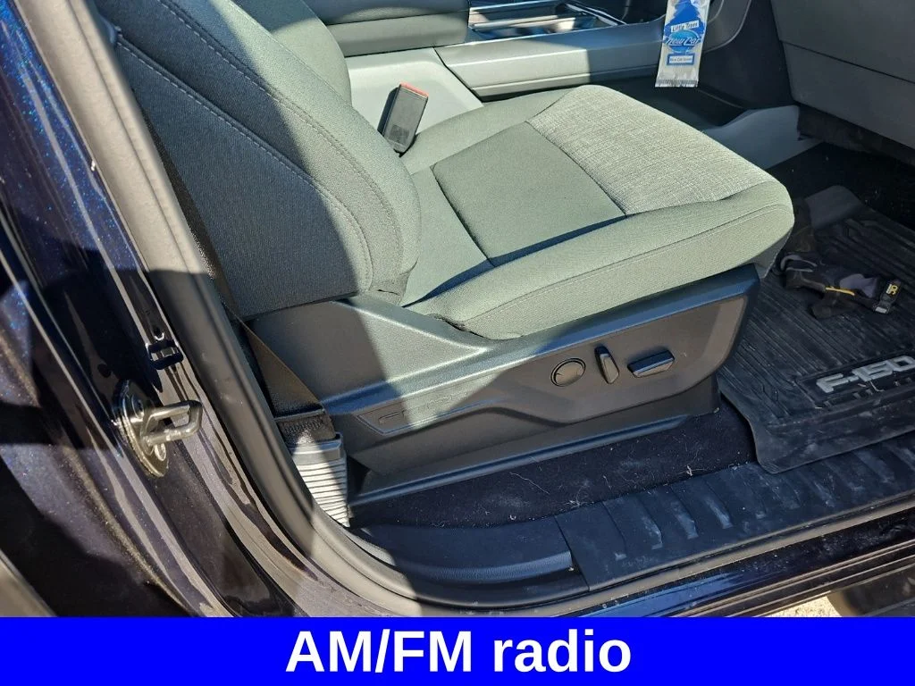 Used 2023 Blue Ford XLT image 10