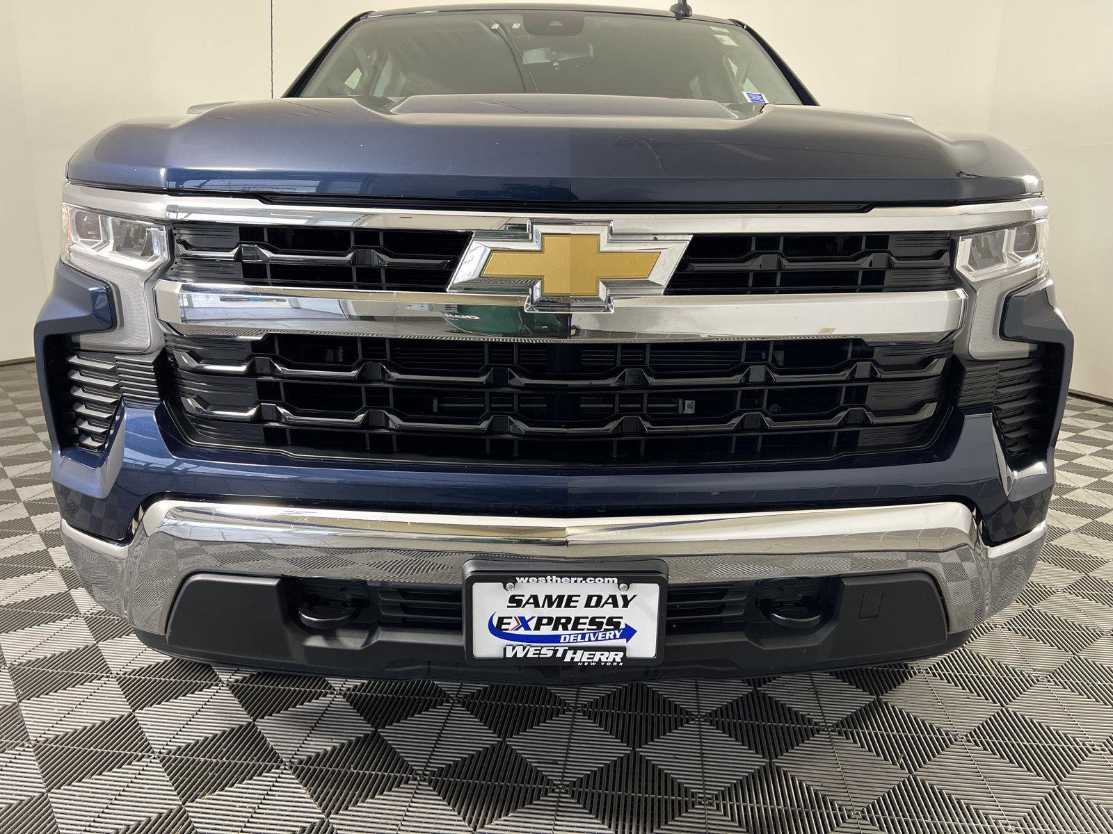 Used 2022 Northsky Blue Metallic Chevrolet LT image 17