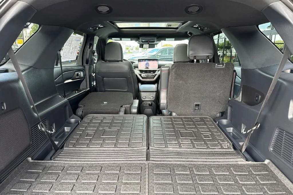 2025 Ford Explorer ST - Photo 16