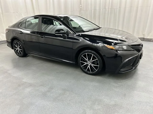 2023 Toyota Camry SE's photo