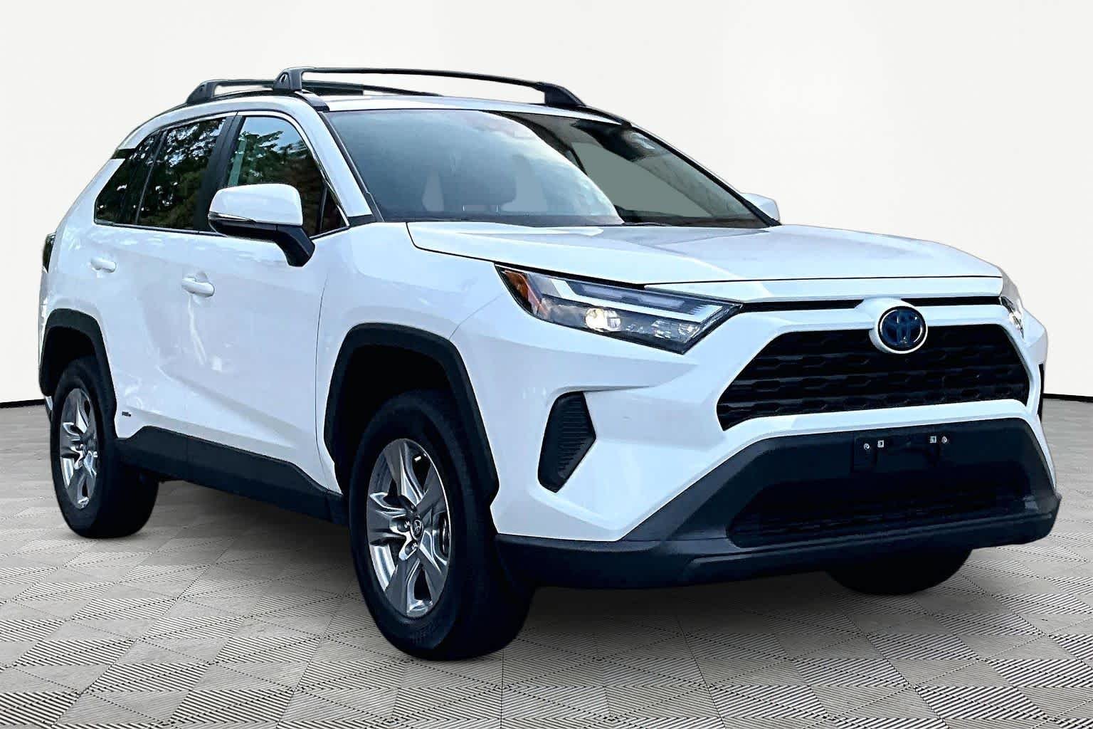Used 2022 White Toyota Hybrid XLE image 3