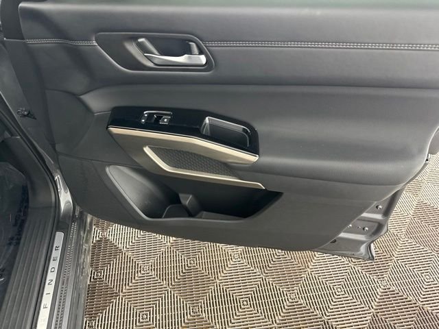 Used 2025 Gray Nissan Platinum image 19