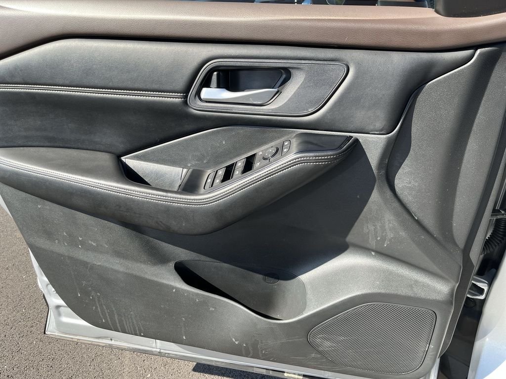 Used 2023 Silver Nissan SV image 13