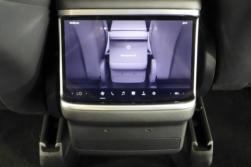Used 2024  Tesla Base image 24